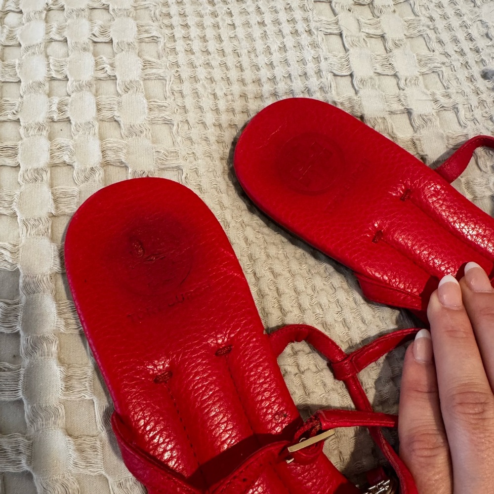 Tory Burch Emmy Leather Thong Logo Sandal - Picture 3 of 3